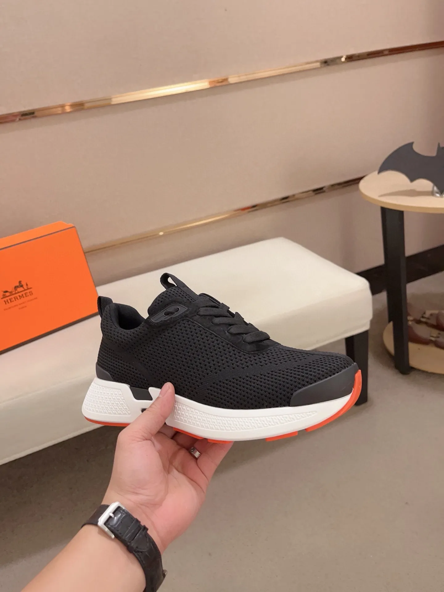 Factory price: 540💰《HERMES》【Classic Original Version】Hermès; Top 🔝 Purchasing Agency 🔍🔍Men's latest 🇺🇸 counters are on sale simultaneously, original imported from Italy ▲▲Silk cowhide with breathable fabric ▲▲ (high-end and expensive Qi·Grade) Exquisite workmanship (Italian 🇮🇹Imported water-dyed 🐂cowhide lining) Sole: Original sole provided by the original factory, ⚠️Exclusive double-layer activity·TPR·Rubber·Combined molded outsole; Super·comfortable·wear-resistant·non-slip·environmental protection The real thing is more beautiful if you take the real thing (high quality, follow the order), you can enter and exit the counter at will * Number of yards: 38·39·40·41·42·43·44# (can be customized 45.)